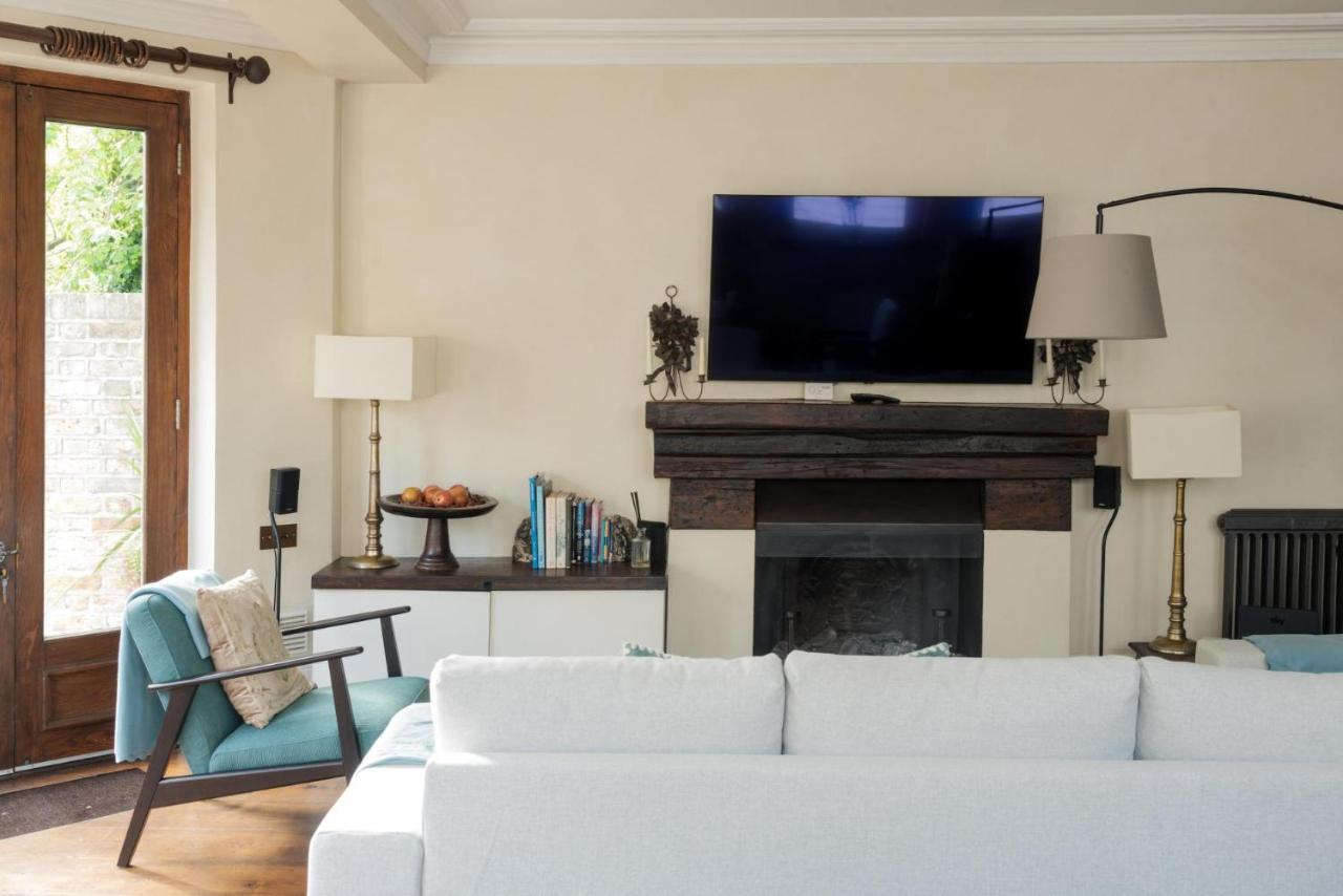 A Chelsea Retreat - 2 Bedroom With Garden And Parking Лондон Экстерьер фото