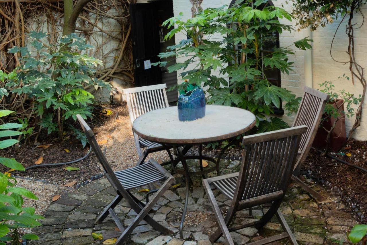 A Chelsea Retreat - 2 Bedroom With Garden And Parking Лондон Экстерьер фото