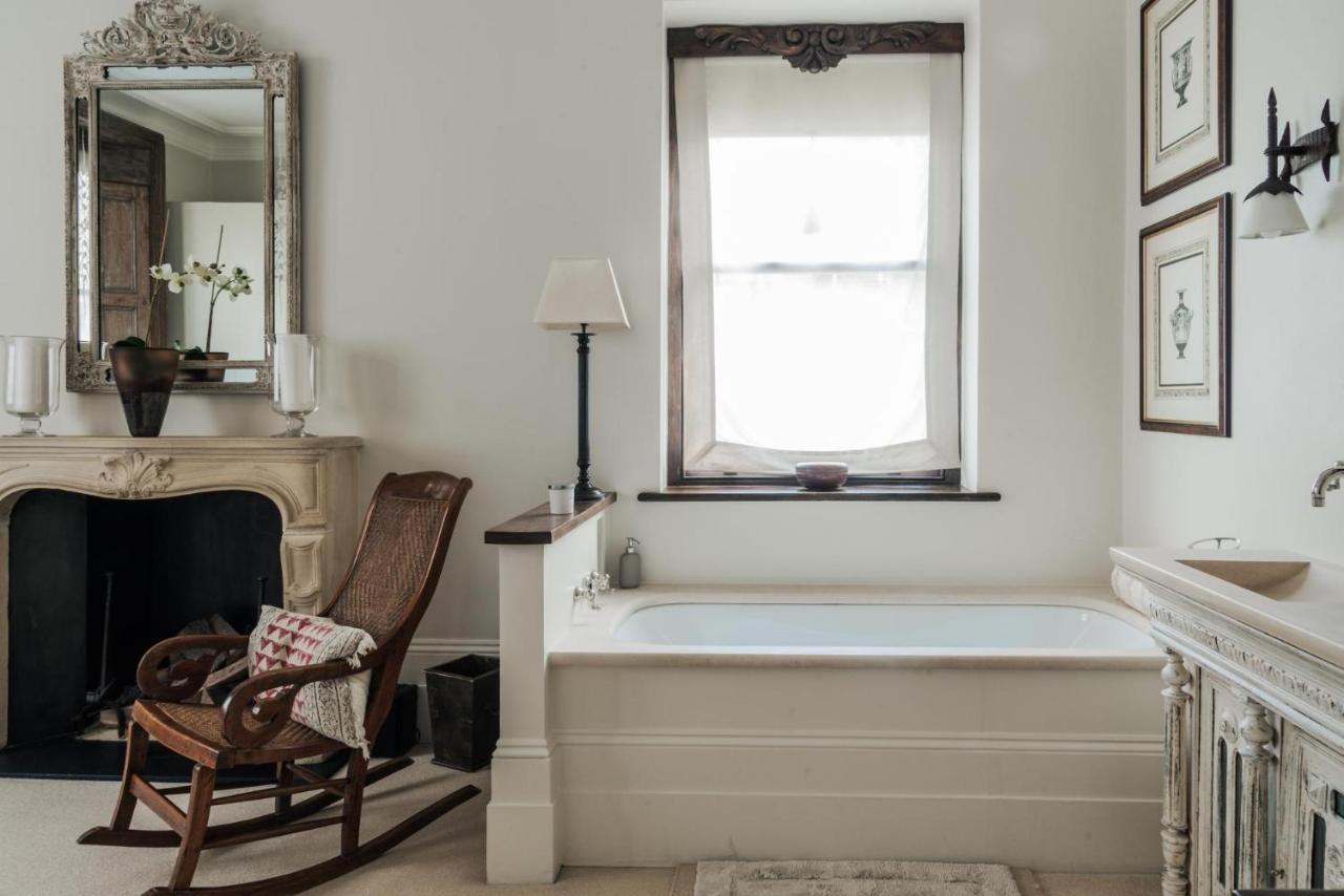 A Chelsea Retreat - 2 Bedroom With Garden And Parking Лондон Экстерьер фото