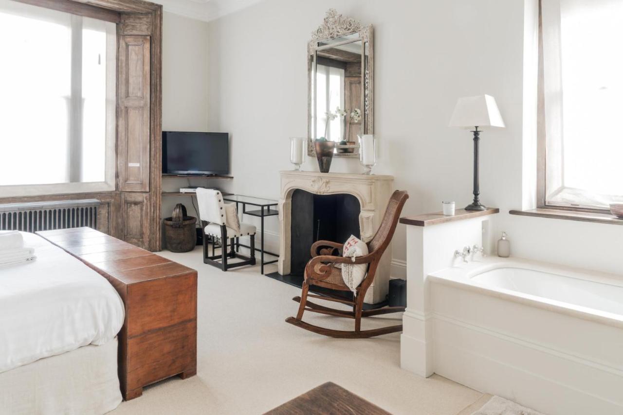 A Chelsea Retreat - 2 Bedroom With Garden And Parking Лондон Экстерьер фото