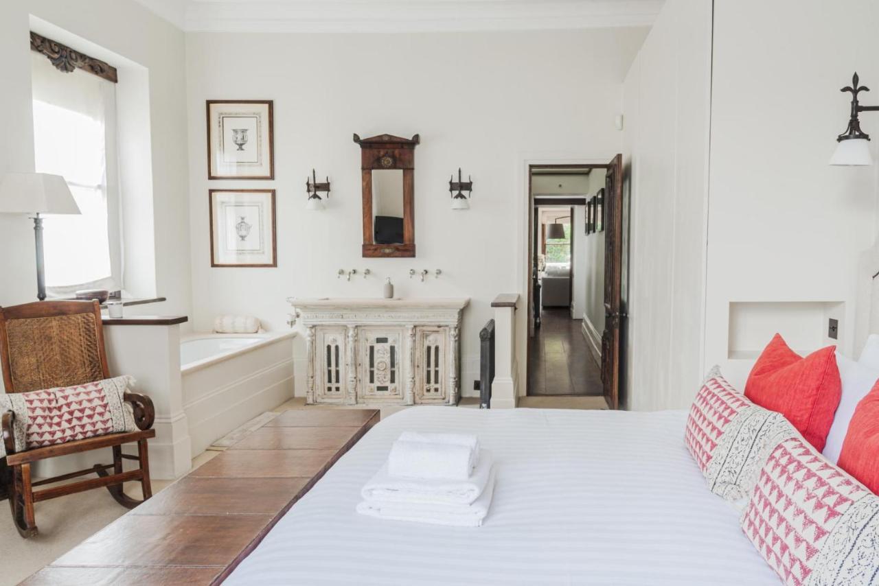 A Chelsea Retreat - 2 Bedroom With Garden And Parking Лондон Экстерьер фото
